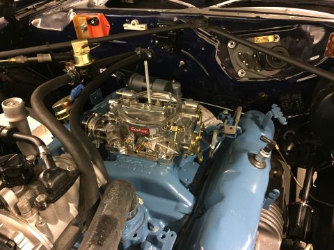 2001 Ford Crown Victoria - Engine bay detail a polished Edelbrock carburetor and blue painted components.