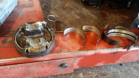 2003 Ford Ranger - Another shot of the piston and some ruined bearings.