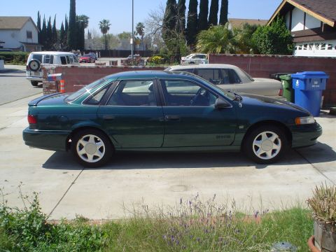 1993 Ford Taurus - picture1