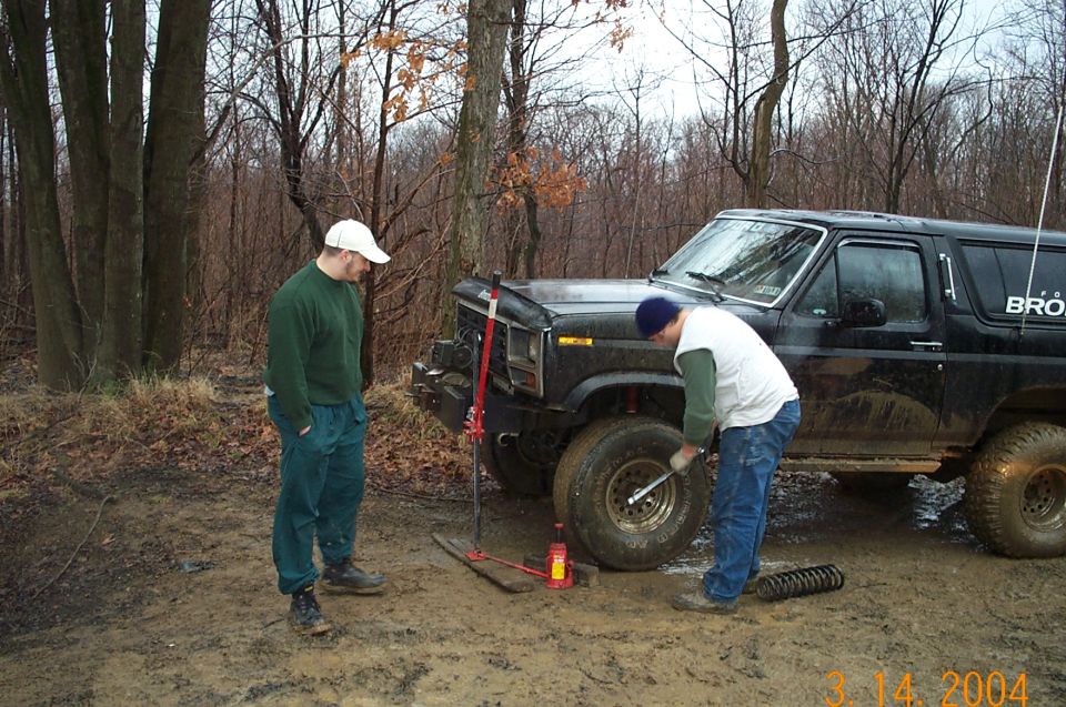 Out comes the highlift.
Shaun at work while Jimmy watches. (I am hiding :)   Oh the shame. )