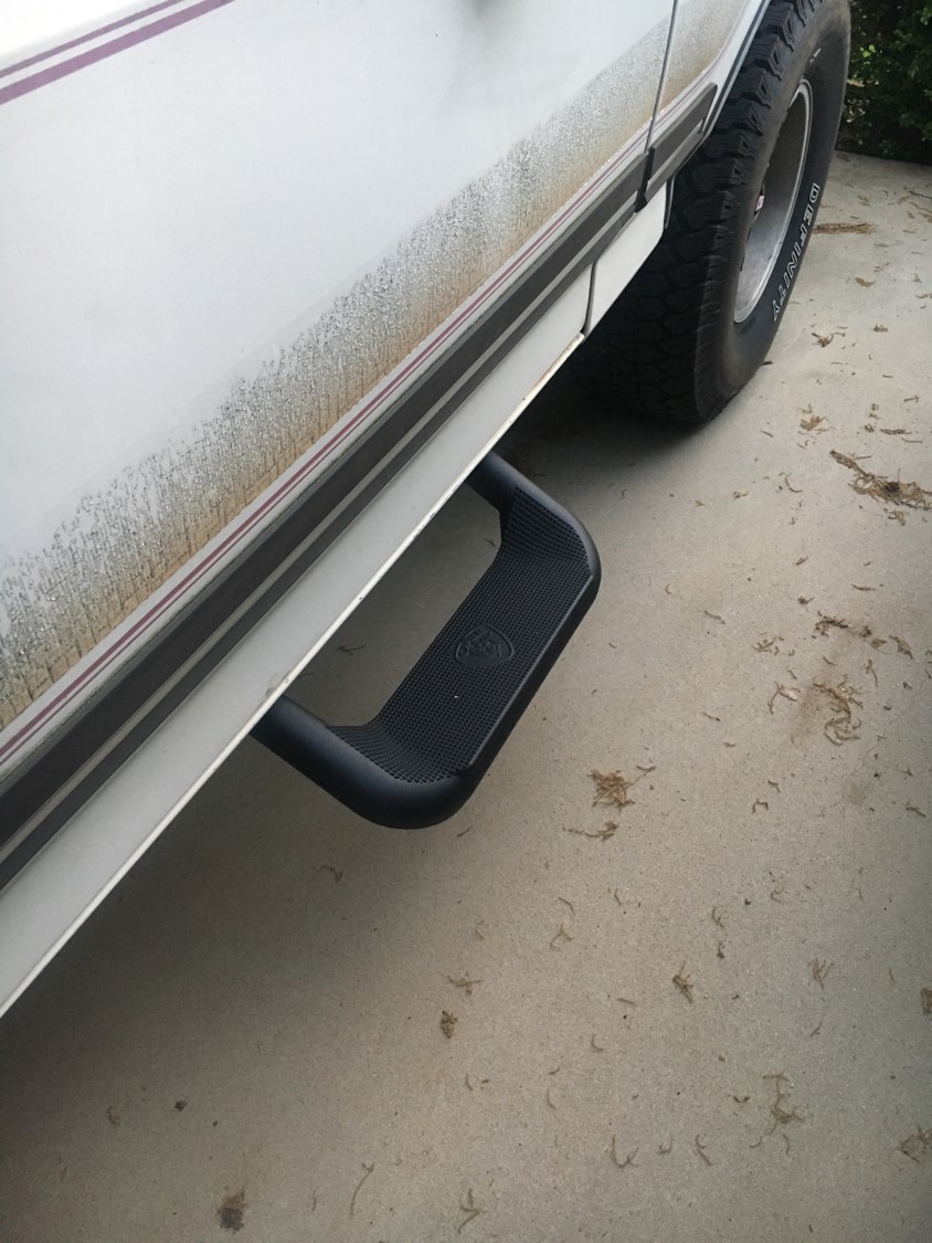 Side step on a white 1988 Ford Bronco