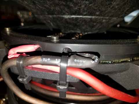 1994 Ford Bronco - Wiring for a car audio subwoofer is shown, with heat shrink tubing indicating a 600V rating.
