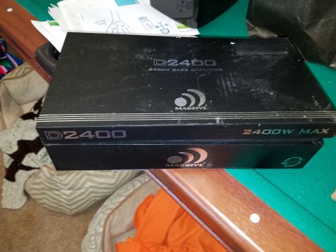 1994 Ford Bronco - A black car audio amplifier with "Massive" logo and model number D2400 is shown.