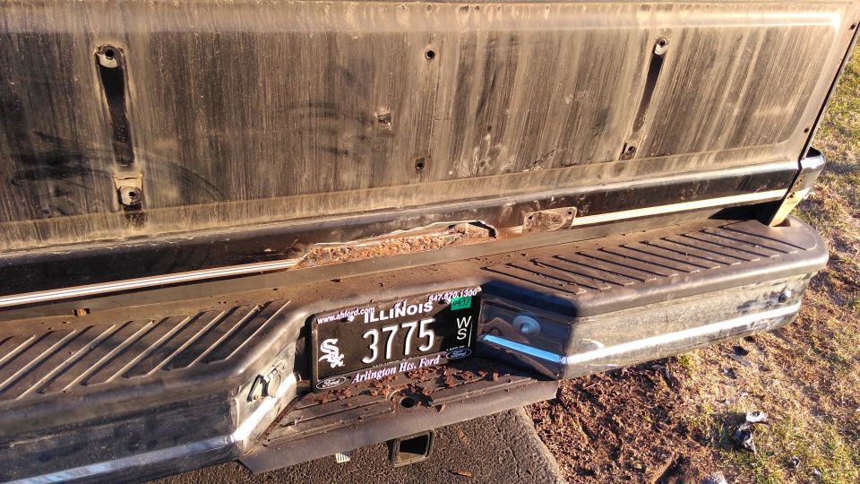 Tailgate rust. Again another Ford ingenious design. I'll call these faults FIDs from now on.