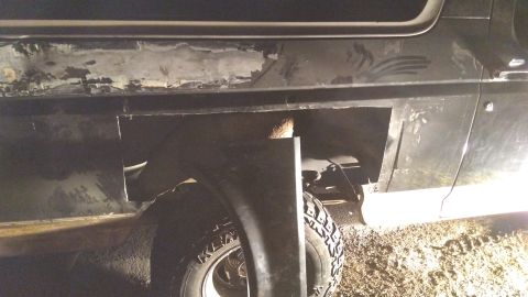 1996 Ford Bronco - Cutting out the wheel arch was easy, riveting the new panel on was harder.