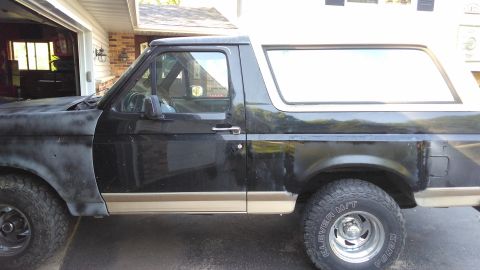 1996 Ford Bronco - Working around the gas flap was hard, but it came out nice!