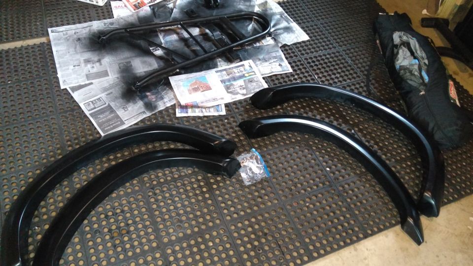 Got some fender flares off a nice Californian fellow from fullsizebronco.com