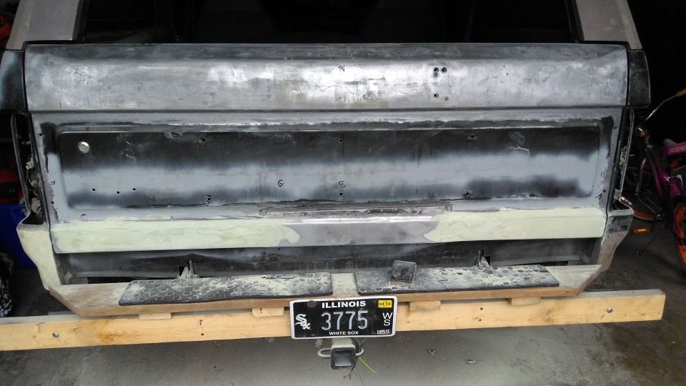 No pictures of the third and final attempt of replacing that tailgate panel. The change in level isn't this noticeable now.