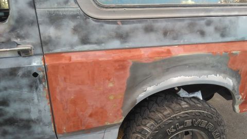1996 Ford Bronco - I started applying glaze. Sanded with 320 grit before the glaze, then 600-900 grit afterwords to achieve a smooth finish.