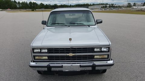 1995 Ford Bronco - Front view of a silver Chevrolet K5 Blazer, likely from the 1980s.