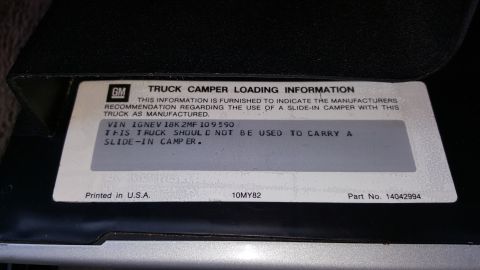 1995 Ford Bronco - This document provides truck camper loading information and a VIN for a vehicle manufactured in May 1982.