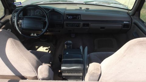 1996 Ford Bronco - Interior view of a 1996 Ford Bronco, the dashboard and seating.