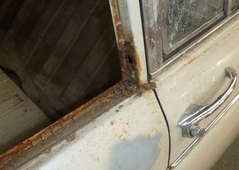 1962 MG B - Rust damage is visible on the window frame and surrounding body panel of this vehicle.