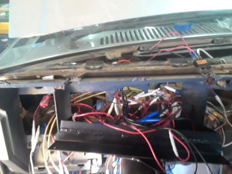 1985 Ford Bronco - Pile of spaghetti