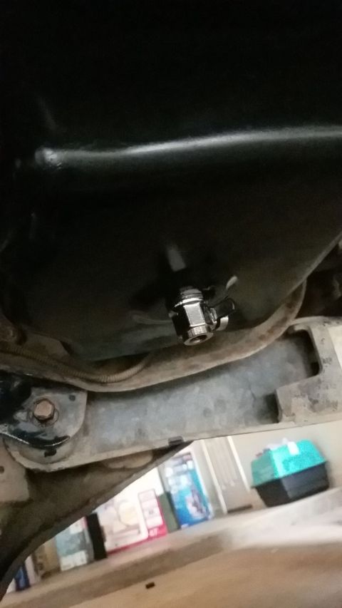 1995 Ford F-250 - EZ drain valve installed. No more pulling the plug and getting covered in hot oil. Will come in handy for UOA's