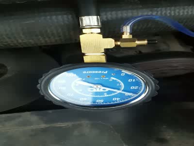 1990 Ford Bronco - Fuel pressure with throttle