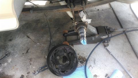 1990 Ford F-250 - take off the 4 bolts holding the brake backing plate off. disconnect the brake line. the backing plat should come off pretty easy be prepar…