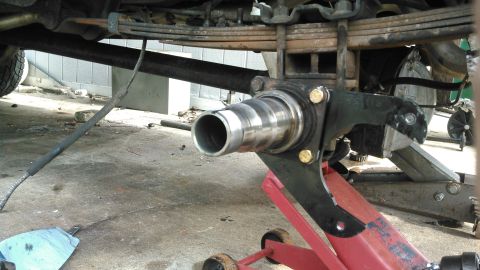 1990 Ford F-250 - i mounted the bracket lower. it will be harder to bleed the brakes but i can take the caliper off and on easier. i shouldnt need to bleed t…