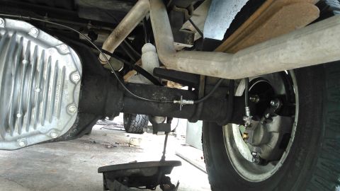1990 Ford F-250 - passenger side brake line