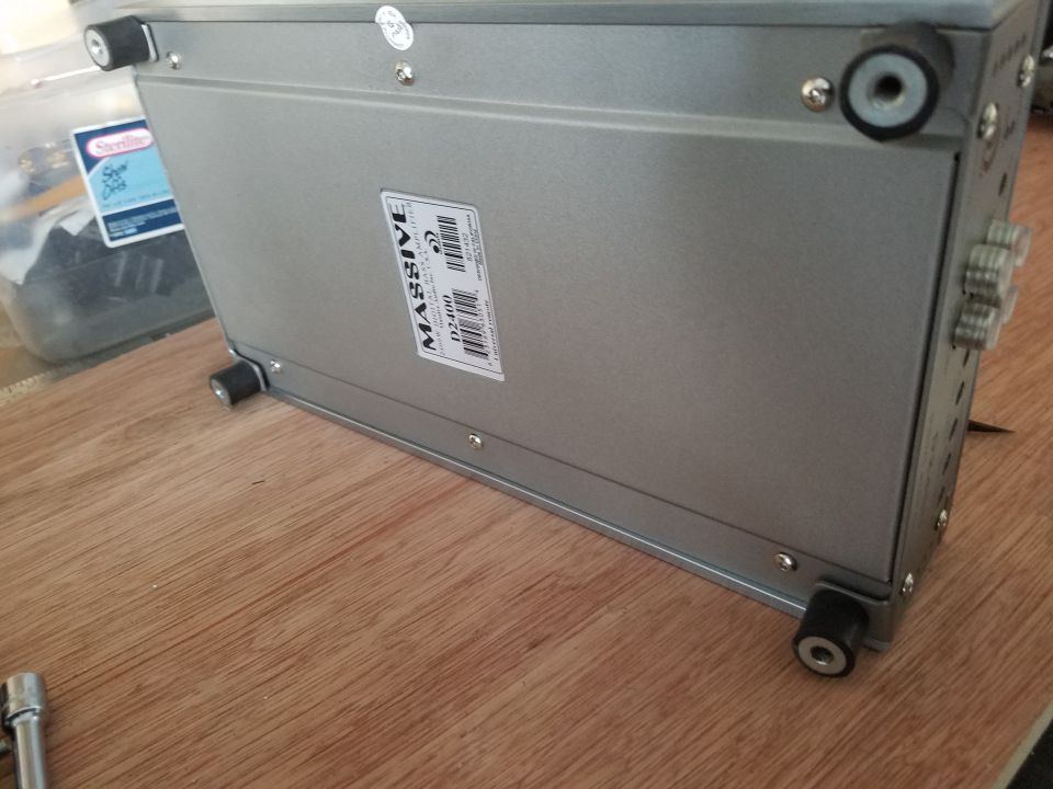 Massive D2400 amplifier with rubber feet and label