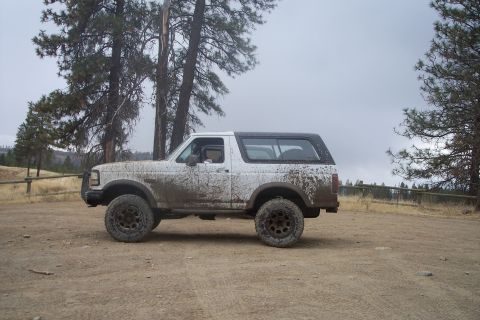 1995 Ford Bronco - This 1995 Ford Bronco is covered in mud after an off-road excursion.