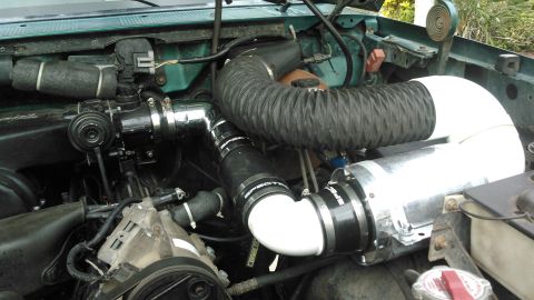 1996 Ford Bronco - the outlet finished going to the engine. because of my aftermarket mustang style intake, this is how i needed to run my intake. my MAF sens…