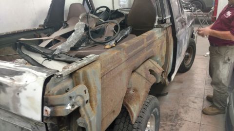 1985 Ford Bronco - External spare tire carrier support. Pic courtesy of NYFSB @ FSB.com