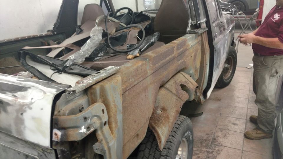 External spare tire carrier support.

Pic courtesy of NYFSB @ FSB.com