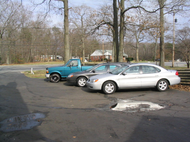 Silver 2004 Ford Taurus sedan, 3q front view