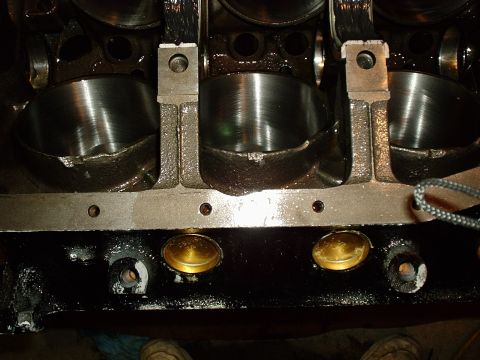 1978 Ford Bronco - here is another showing the notches cut for rod clearance