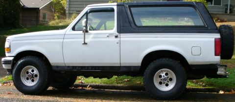1992 Ford Bronco - New tires! General Grabber 33x12.50R15. Wanted to stick with 32's, but Grabbers don't come in that size.