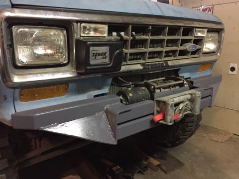 1985 Ford Bronco II - Threw some paint on it