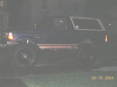 1994 Ford Bronco - lousy night shot of drivers side