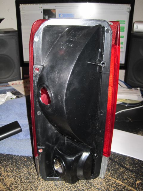 1989 Ford Bronco - This taillight assembly does not match the 1989 Ford Bronco claim.