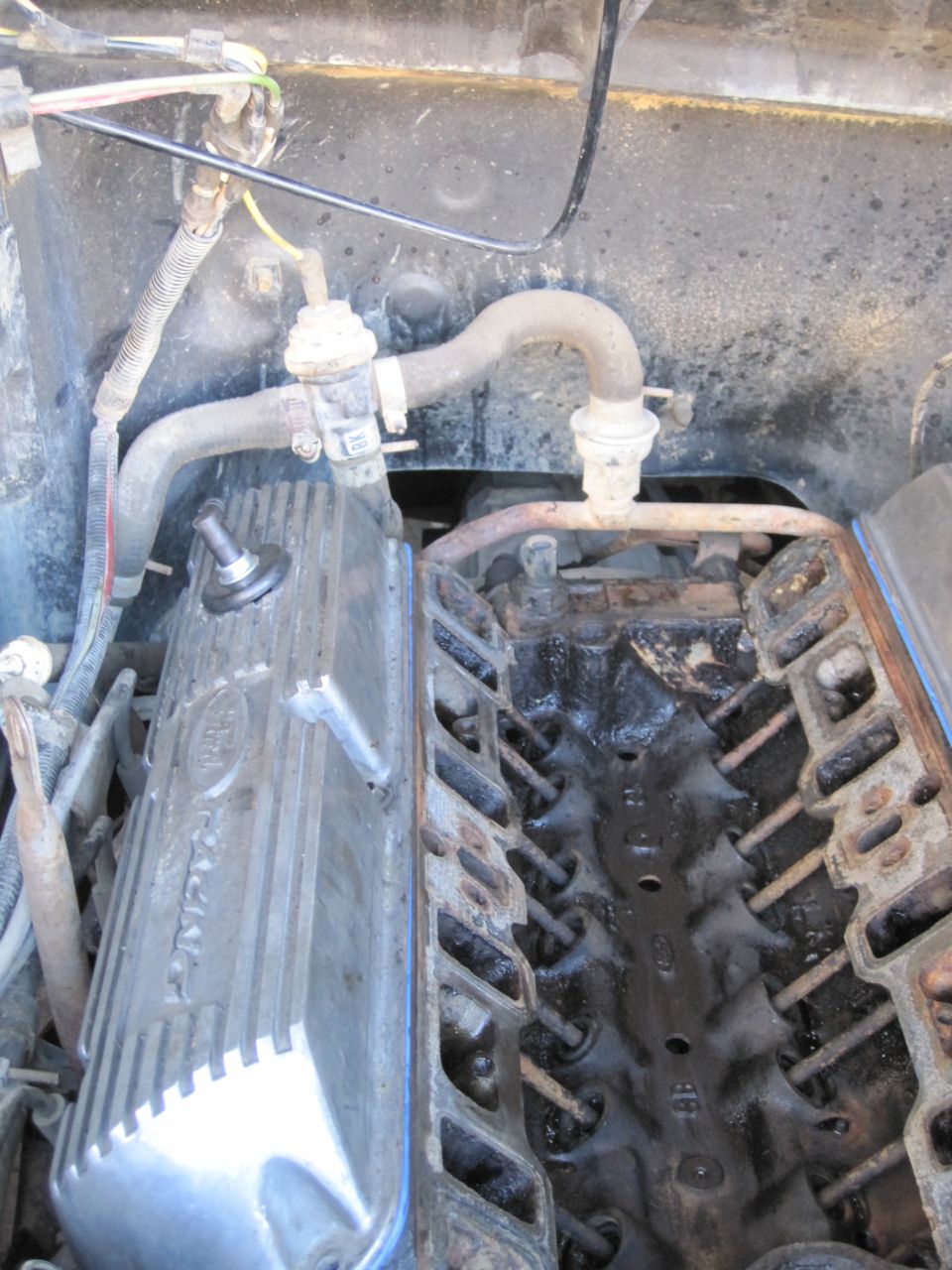 Engine valve cover with Ford logo