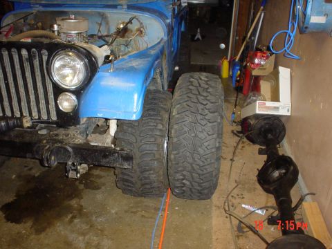 1983 Ford Bronco - Comparing 35's and 31's big differance