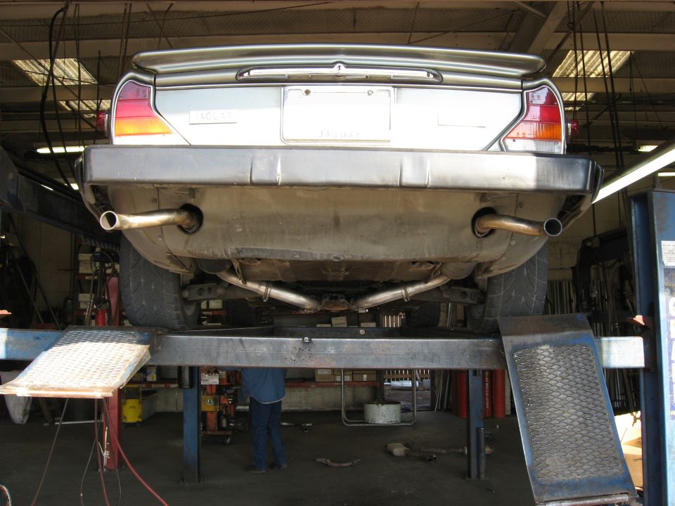 1987 Jaguar XJ6 rear exhaust pipes and bumper