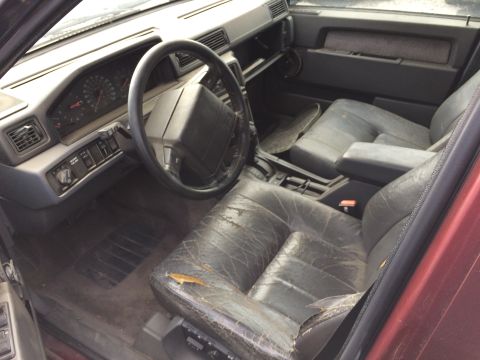 1985 Jaguar XJ6 - Interior of a car showing worn seats and dashboard details.