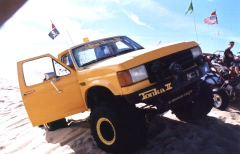 2000 Ford F-450 - tonka at the top left of olds
