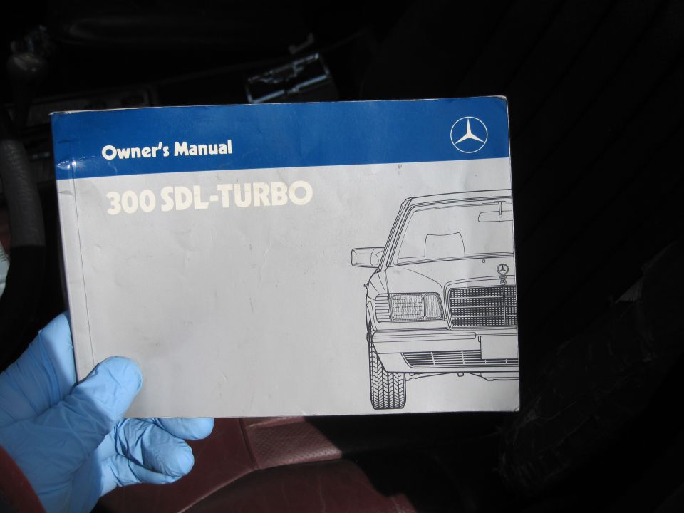 Owner's manual for a Mercedes-Benz 300 SDL-TURBO with a line drawing of the car.