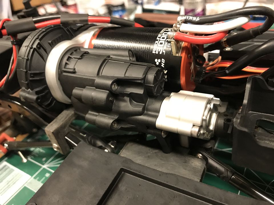 RC vehicle electric motor and transmission assembly