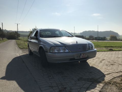 1999 Ford Fairlane photo