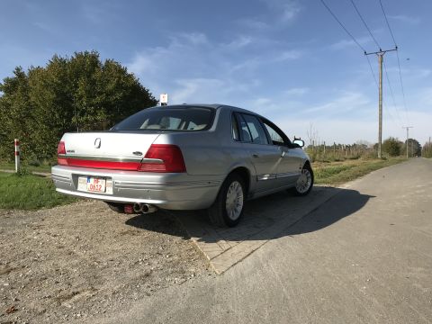 1999 Ford Fairlane photo