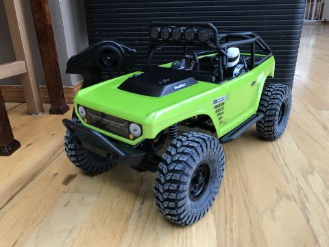 1989 Ford Bronco - This RC car has "DEADBOLT" written on its hood and "MAXXIS" on its side.