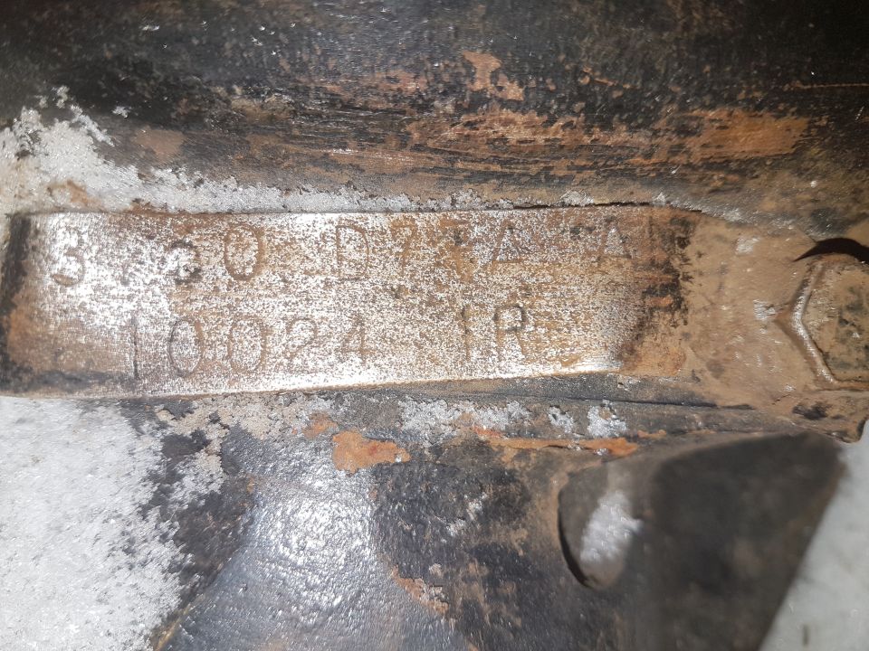 Axle casting with stamped numbers 350 D7AA 10024 1R