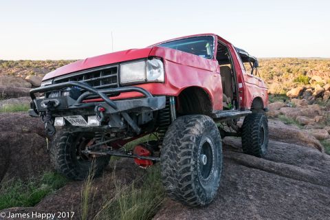 1989 Ford Bronco - Closeup on the top at wolf caves
