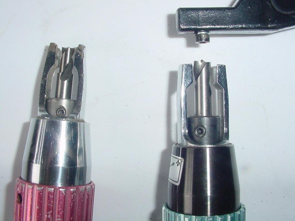 Two countersink tools, one with a pink handle and one with a teal handle, are shown against a white background