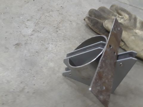 1985 Ford Bronco - A metal bracket and work gloves are on a concrete surface, with a website URL visible in the lower right corner.