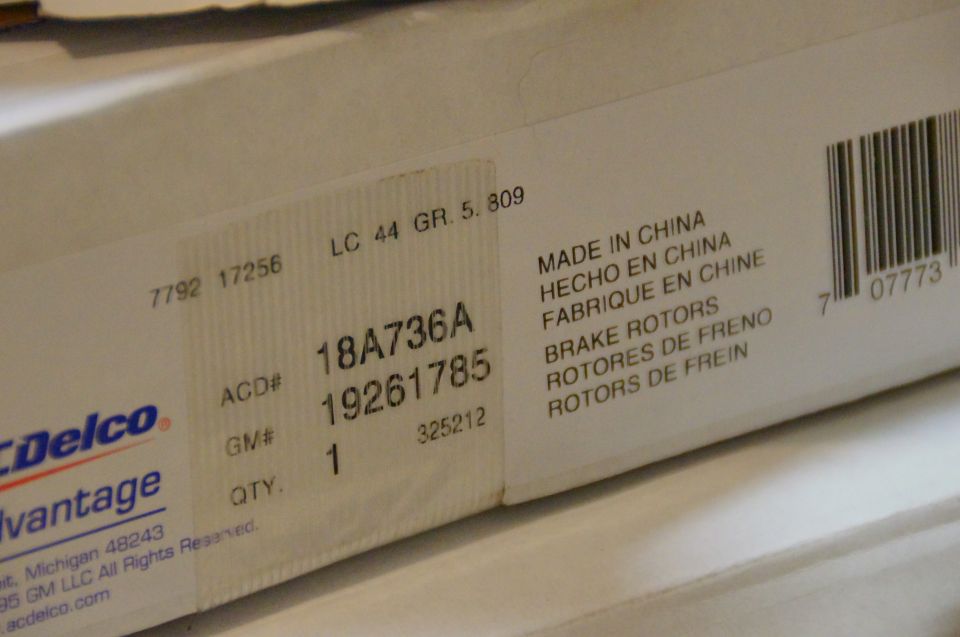 Box labeled ACDelco Advantage with part numbers 18A736A and 19261785, also says BRAKE ROTORS