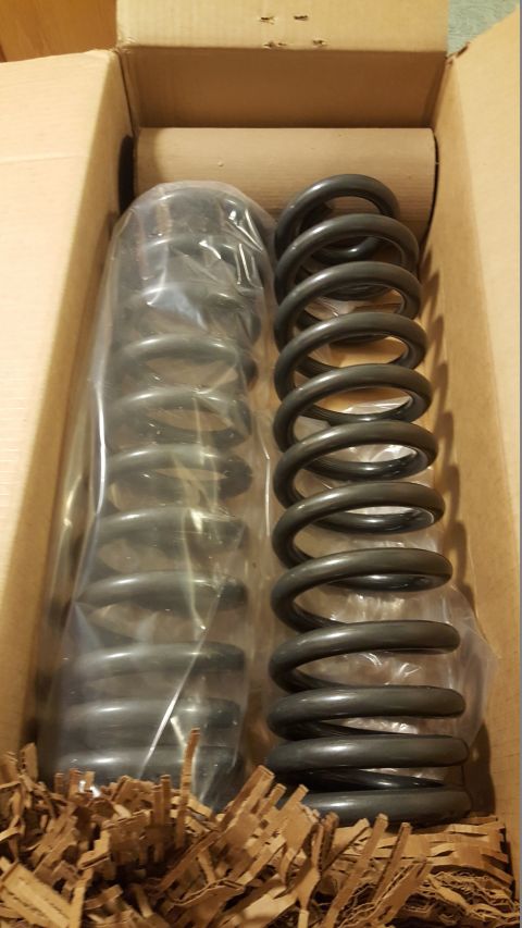1996 Ford Bronco - New suspension springs are packed in a box, ready for installation. The Supermotors logo is visible at the bottom.